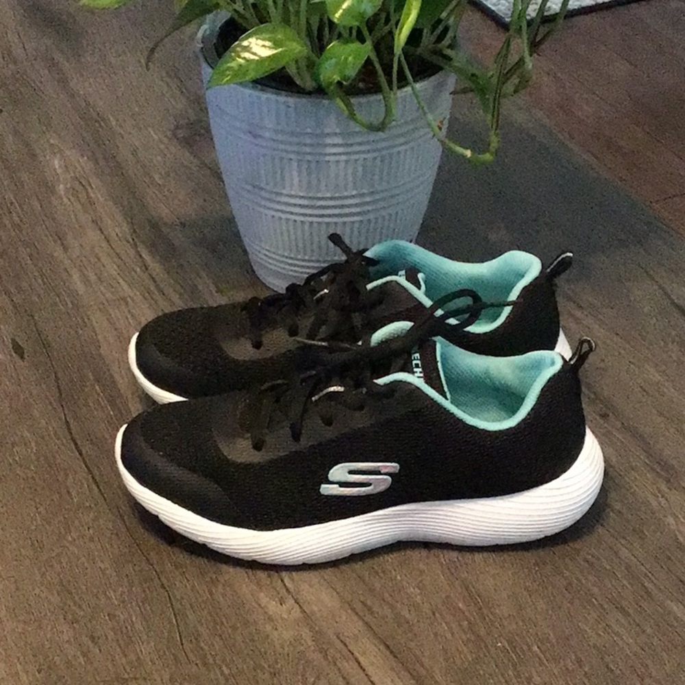 Skechers Black and Teal Athletic Shoes
